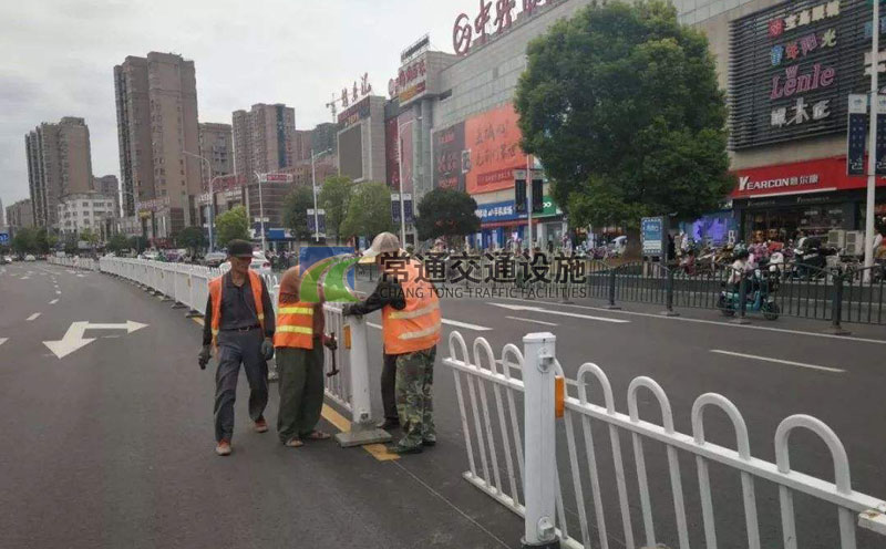 道路中心隔离市政护栏安装