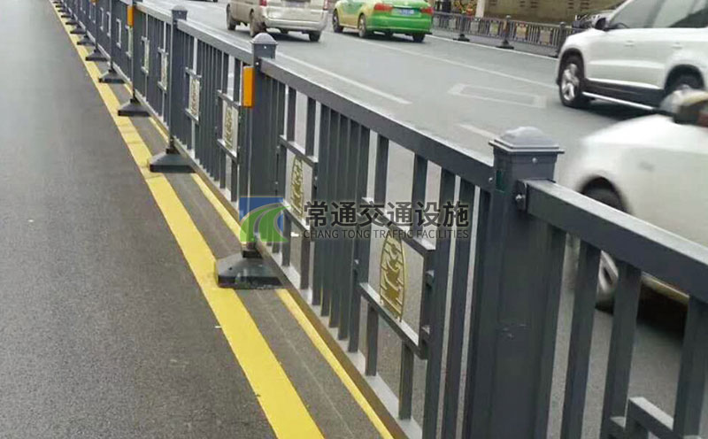 滕王阁造型灰色道路中心隔离护栏