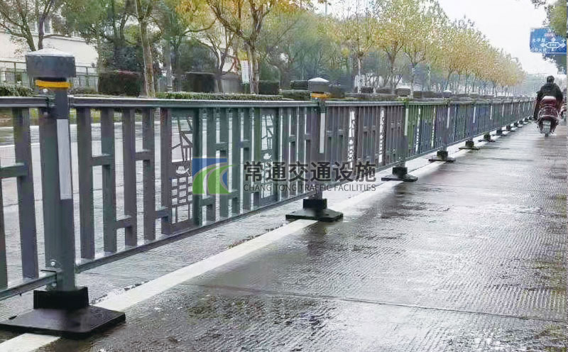 绍兴造型道路机非隔离锌钢护栏