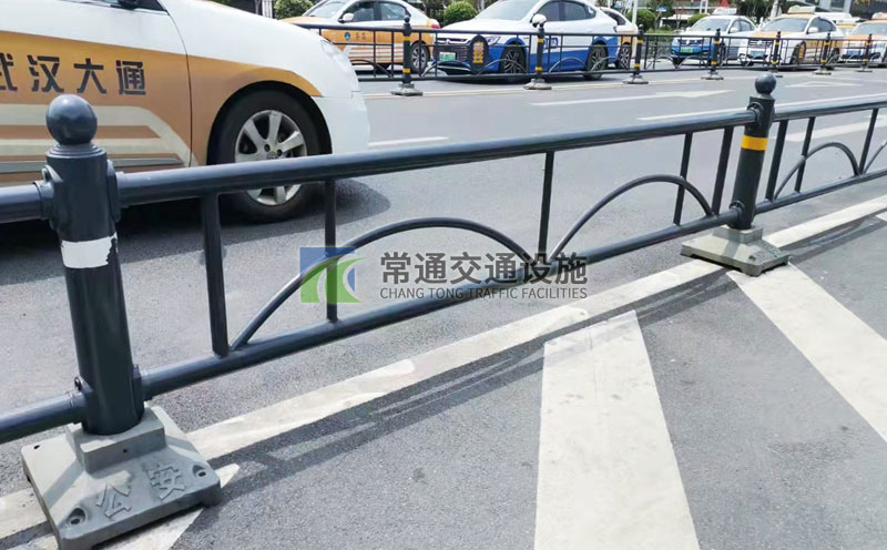 大圆管道路中心隔离机非隔离弯弧护